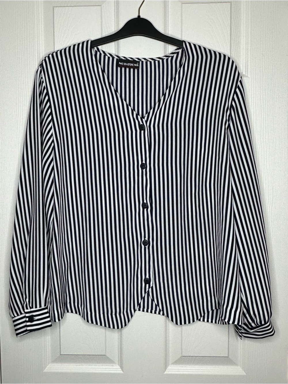 Women's Black White Striped V-Neck Long Sleeve Button-Down Blouse Large